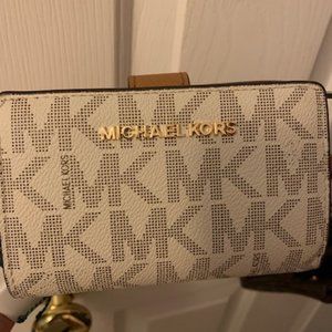 Michael Kors Wallet - REPOSH